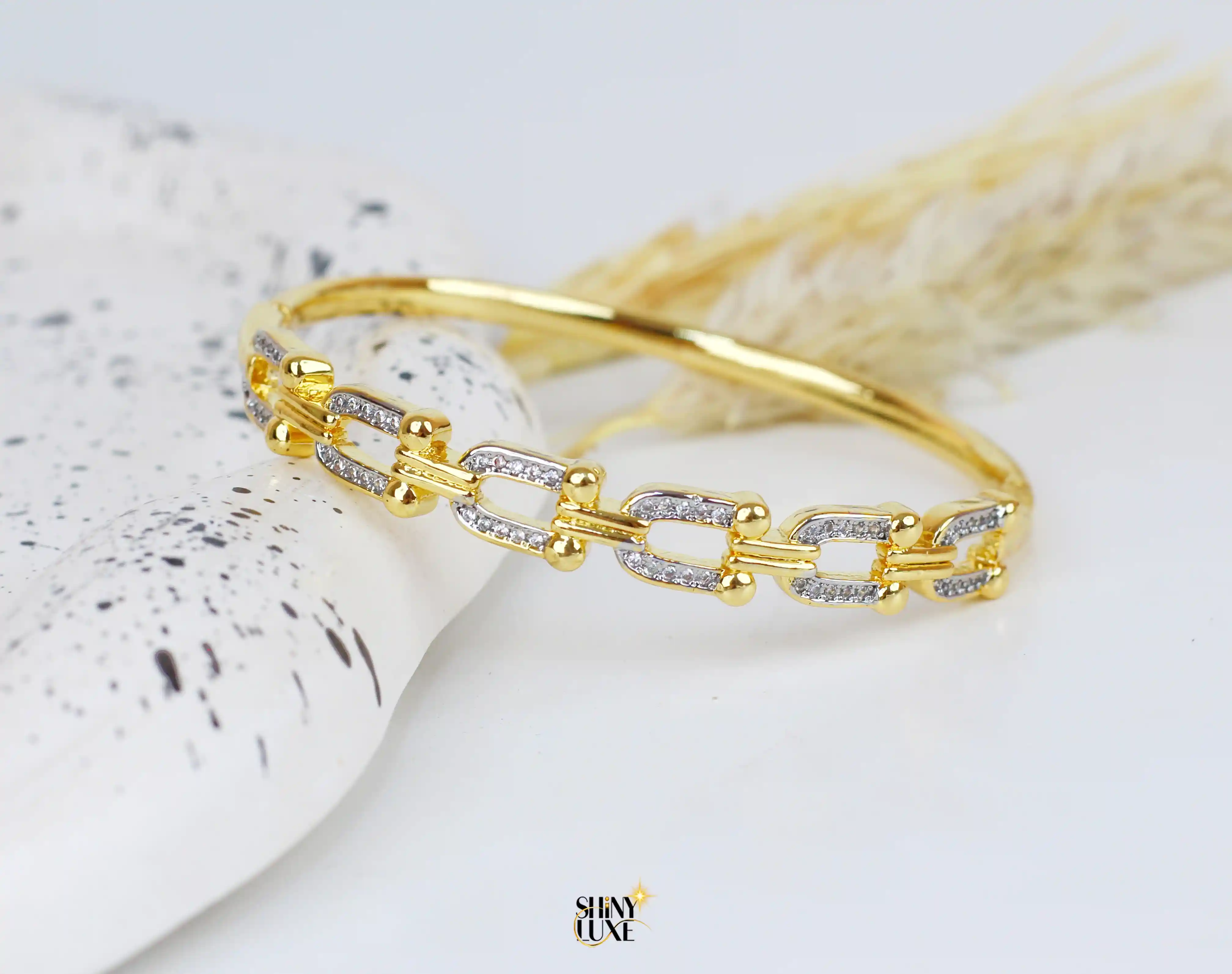 اسورة بلاتين hover