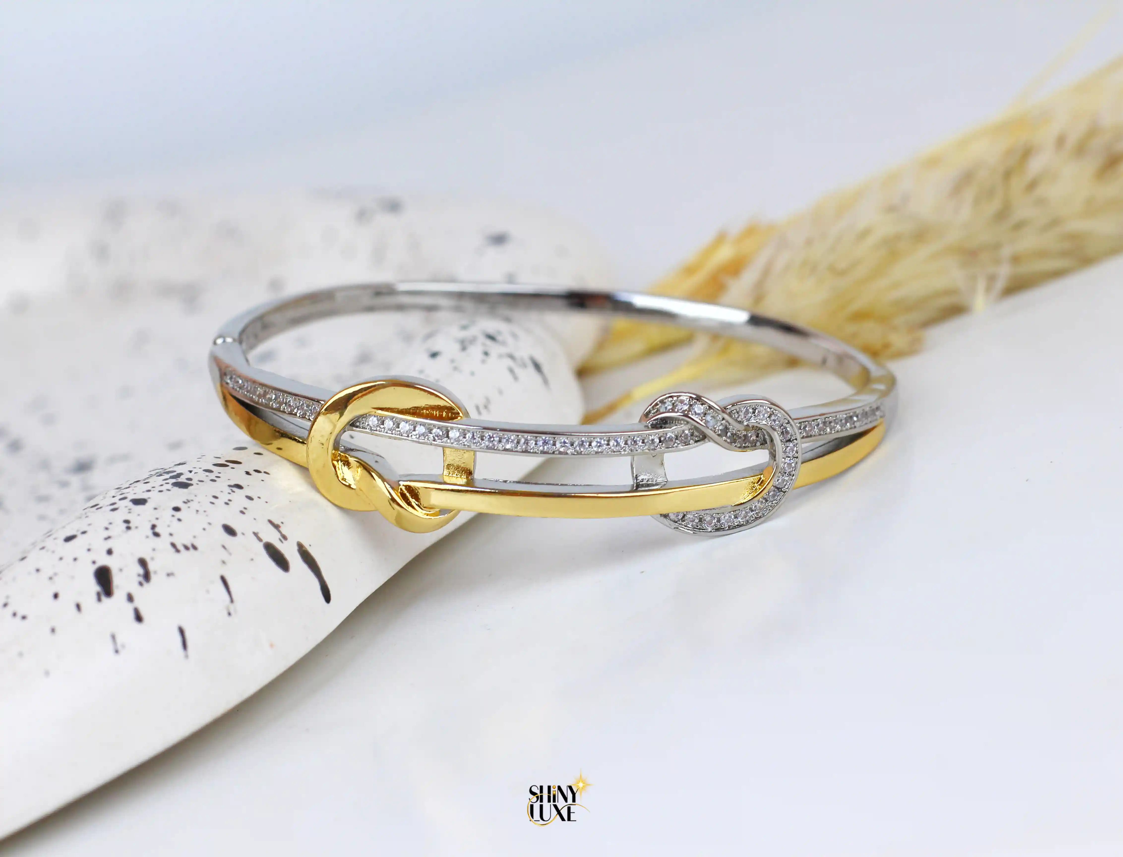 اسورة بلاتين hover