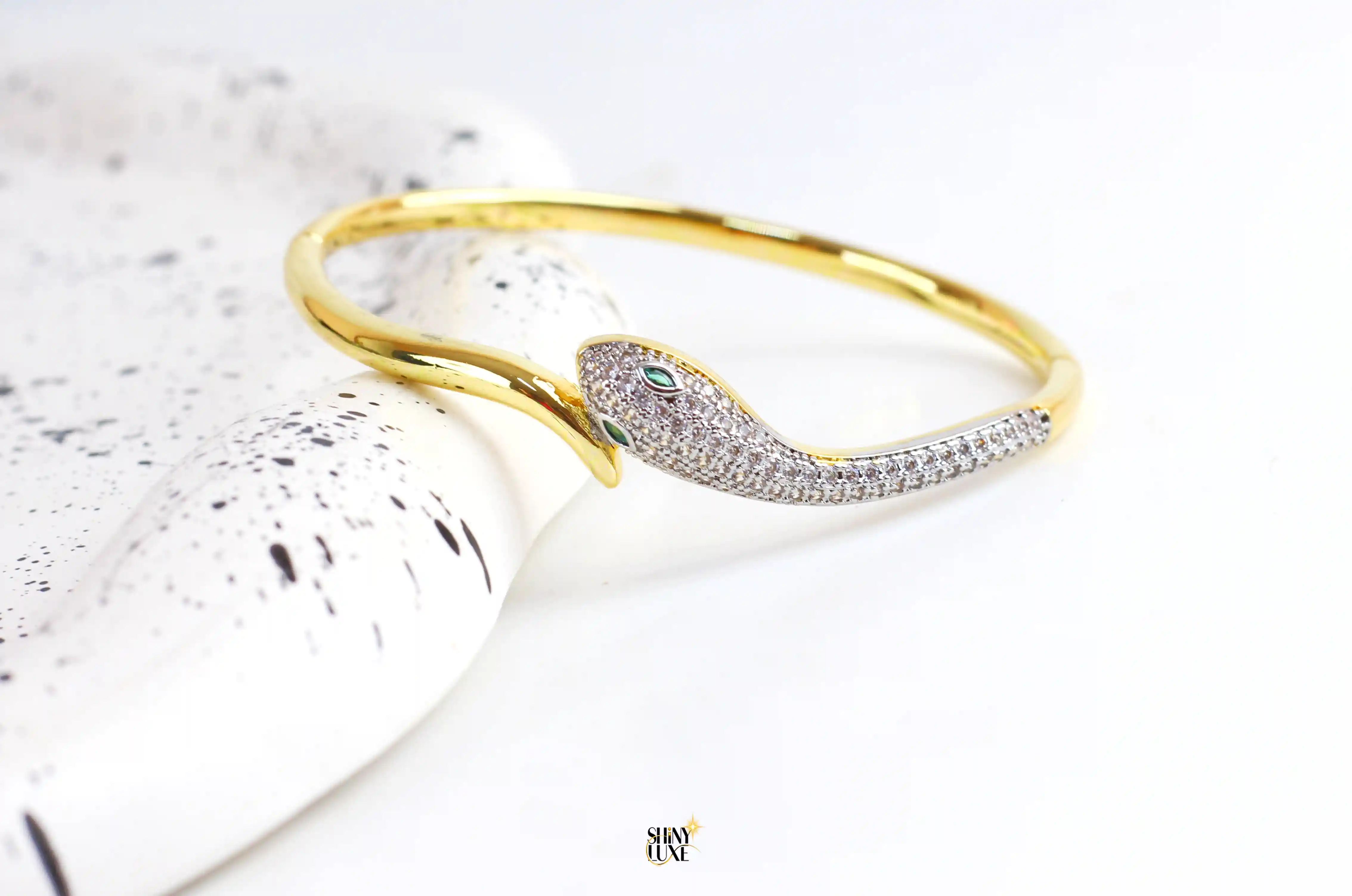 اسوره بلاتين hover